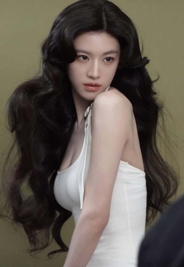 동탄룩 입은 배우 고윤정