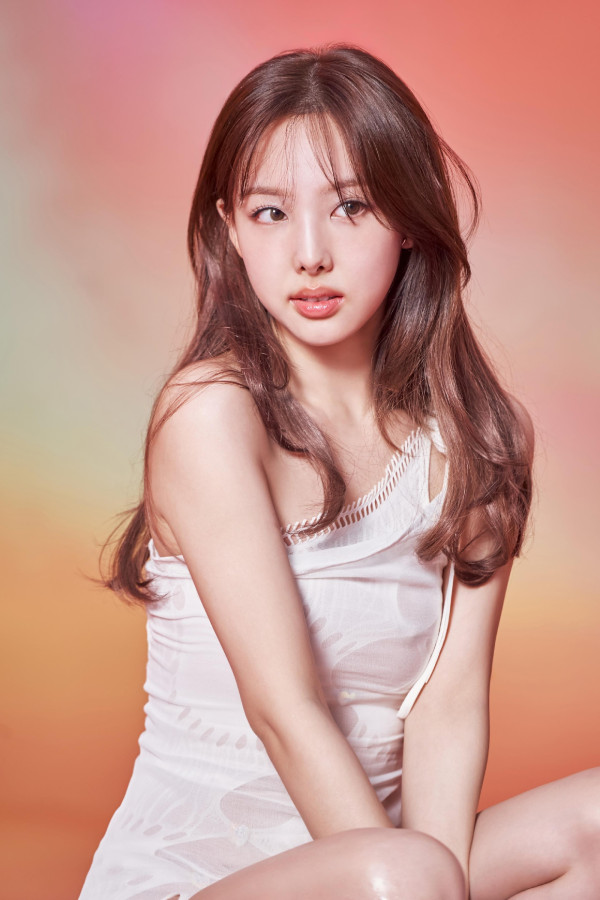 트와이스 나연 섹시한 화이트 원피스