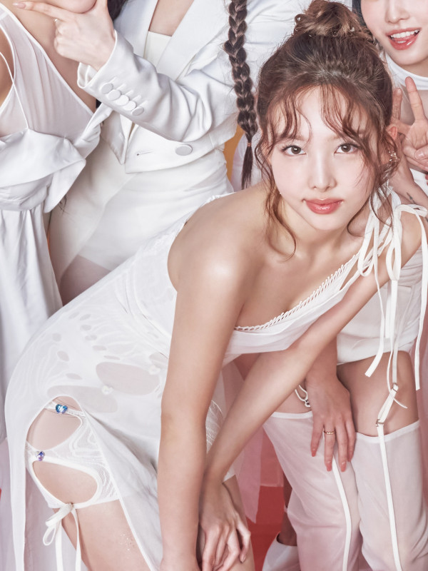 트와이스 나연 섹시한 화이트 원피스