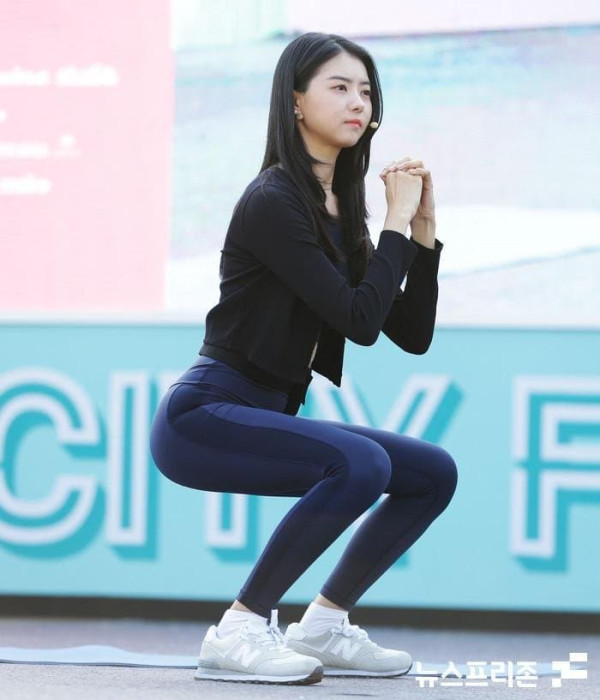 임나영 레깅스 하체라인