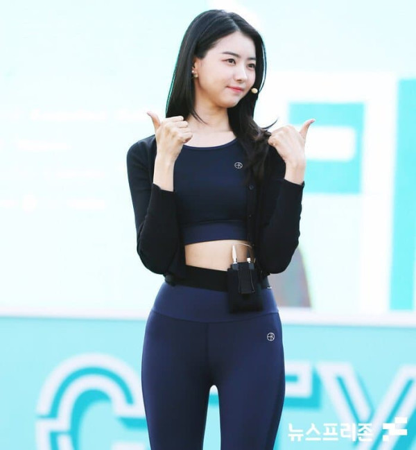 임나영 레깅스 하체라인
