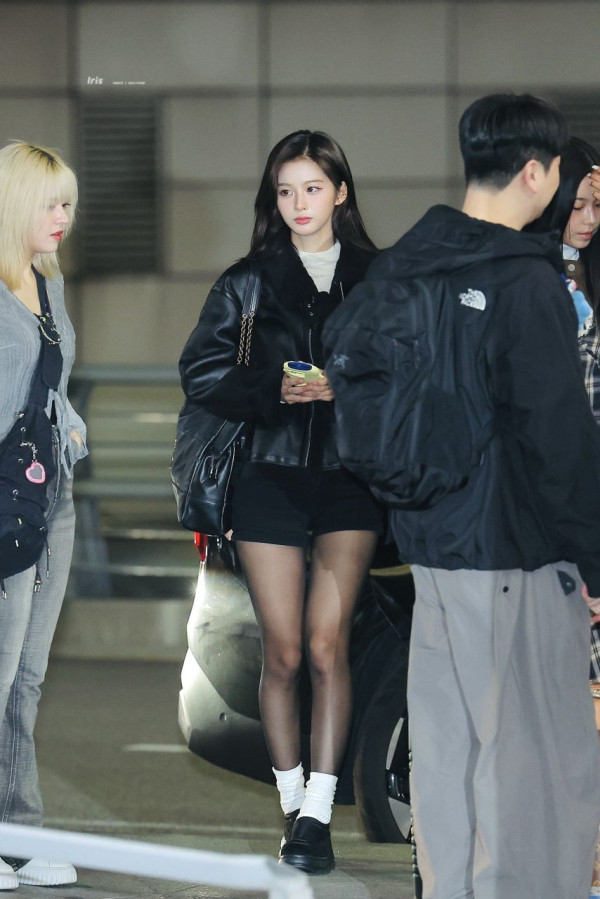 엔믹스 설윤 검정핫팬츠 + 검스