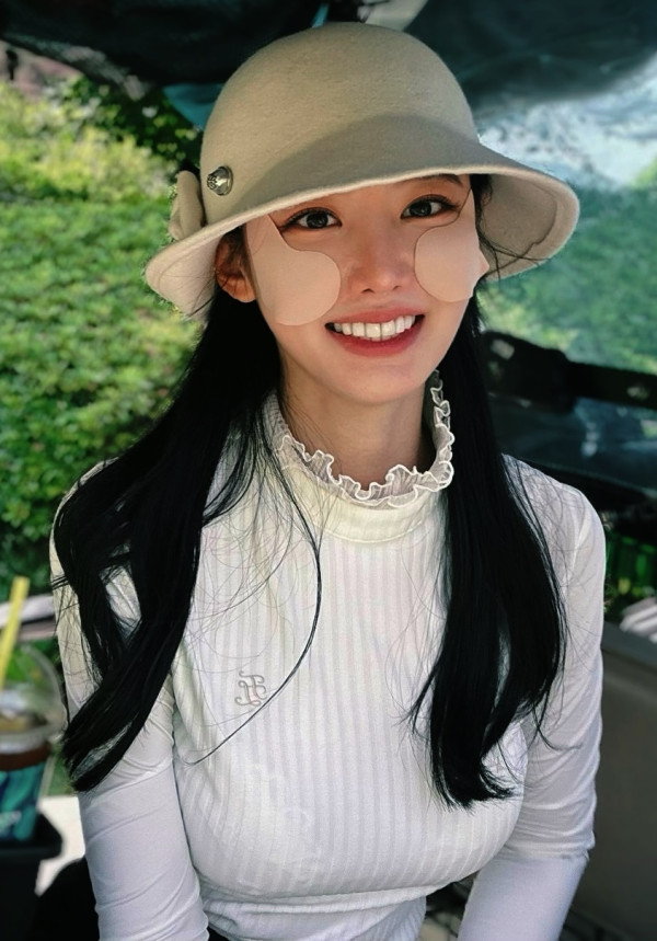 화이트 골프웨어 조현