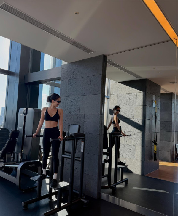 브라탑 + 레깅스 블랭핑크 제니