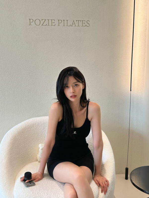 숏레깅스 입고 운동하는 권나라