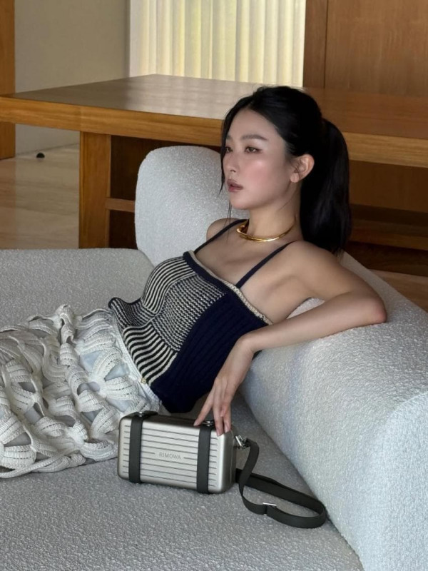 검정 튜브탑 비키니 슬기