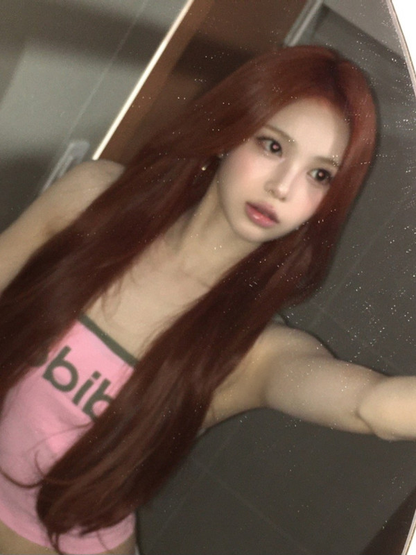 화장실 거울 셀카 하츠투하츠 이안