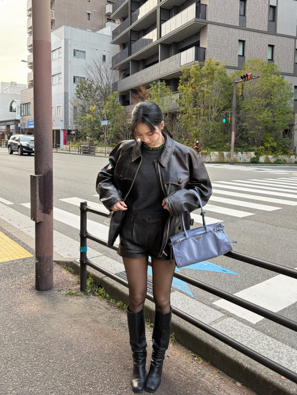 카리나, 가죽 핫팬츠