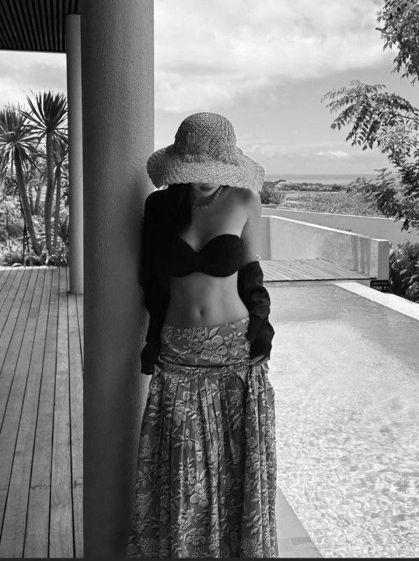 검정 튜브탑 비키니 슬기