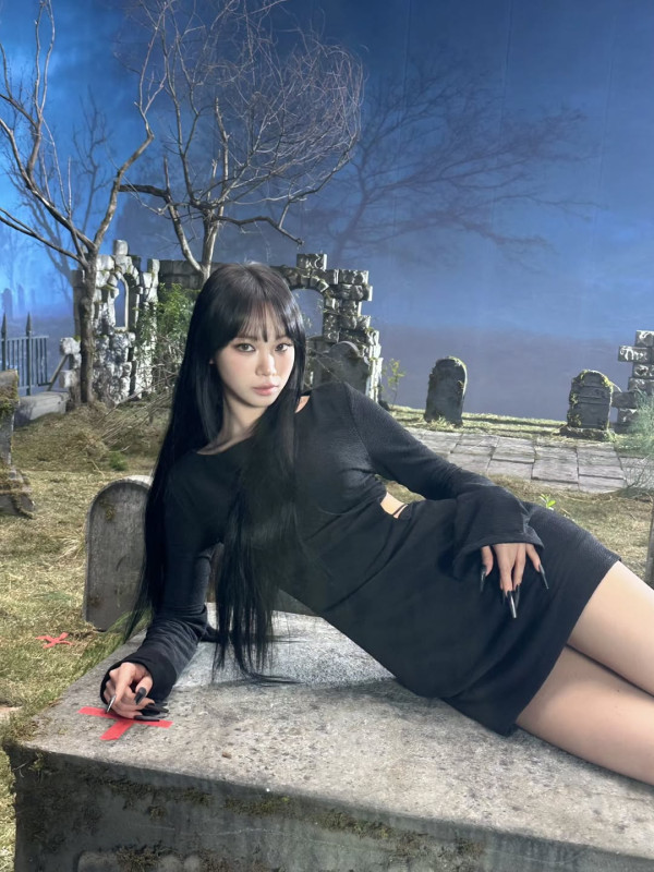 화보 촬영중인 김채원