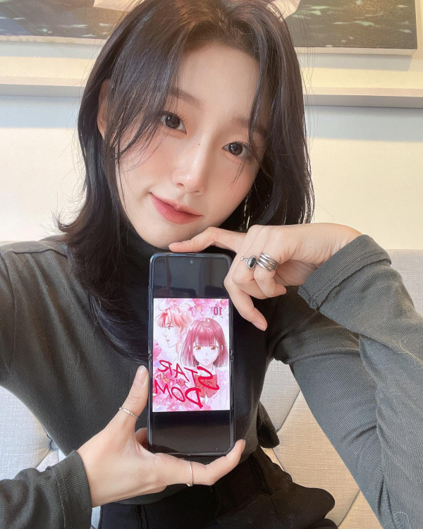 브라컵이 다 비치는 회색 폴라티 정예인