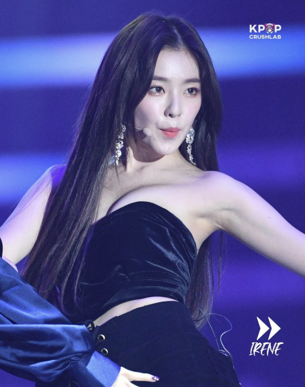 아이린 검정 오프숄더 란제리룩