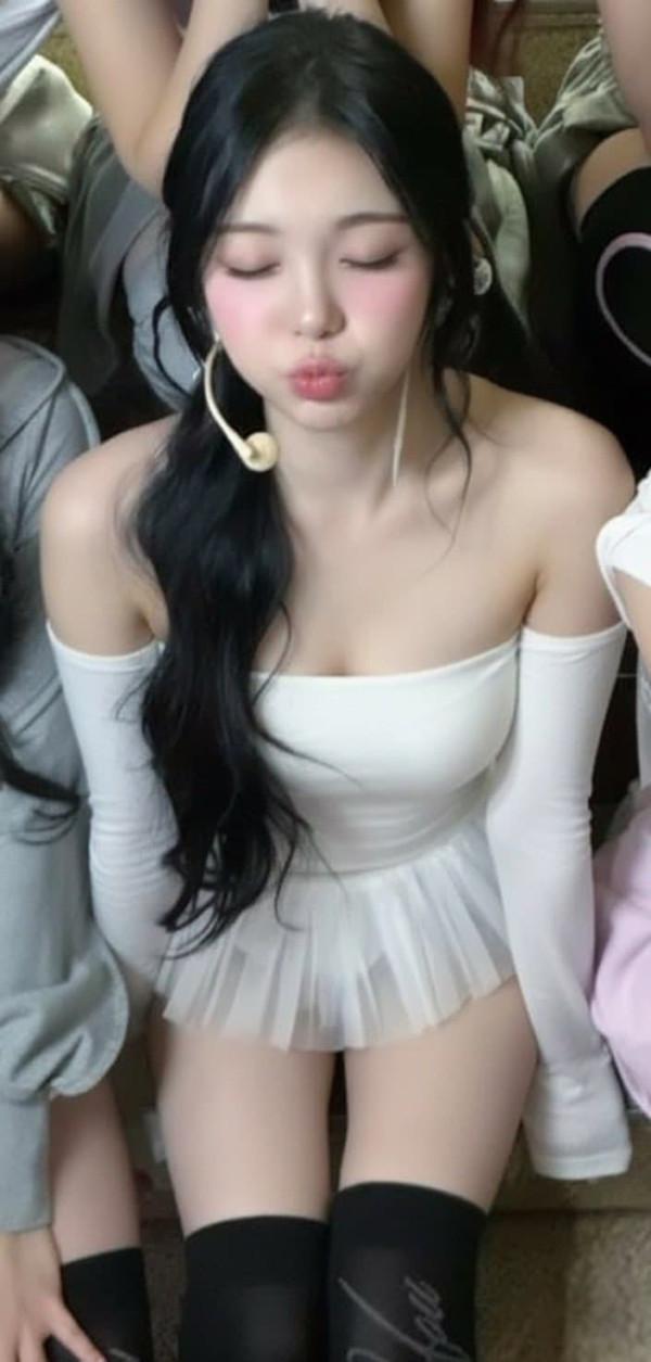 눈 감고 입술 내미는 하츠투하츠 이안