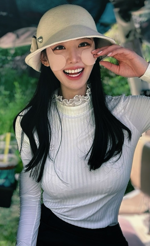 화이트 골프웨어 조현
