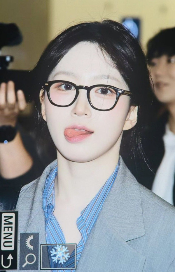 회색 정장자켓 엔믹스 오해원.jpg