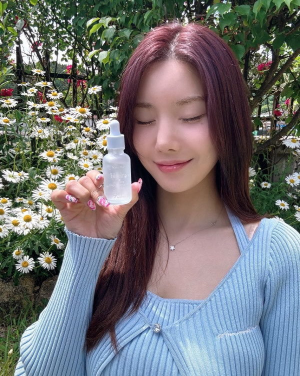 권은비 묵직한 하늘색 골지 가디건