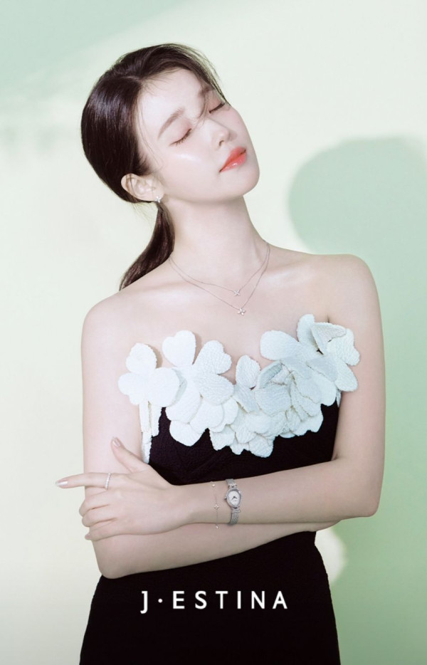 럭셔리하고 섹시한 아이유