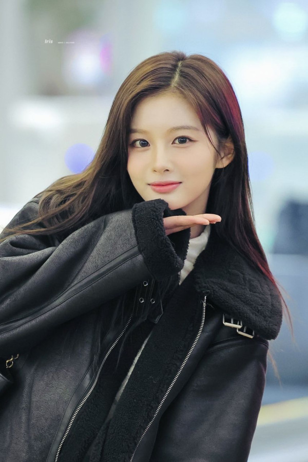 엔믹스 설윤 검정핫팬츠 + 검스