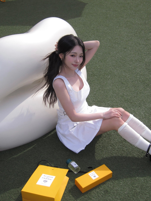 흰 원피스 프로미스나인 노지선