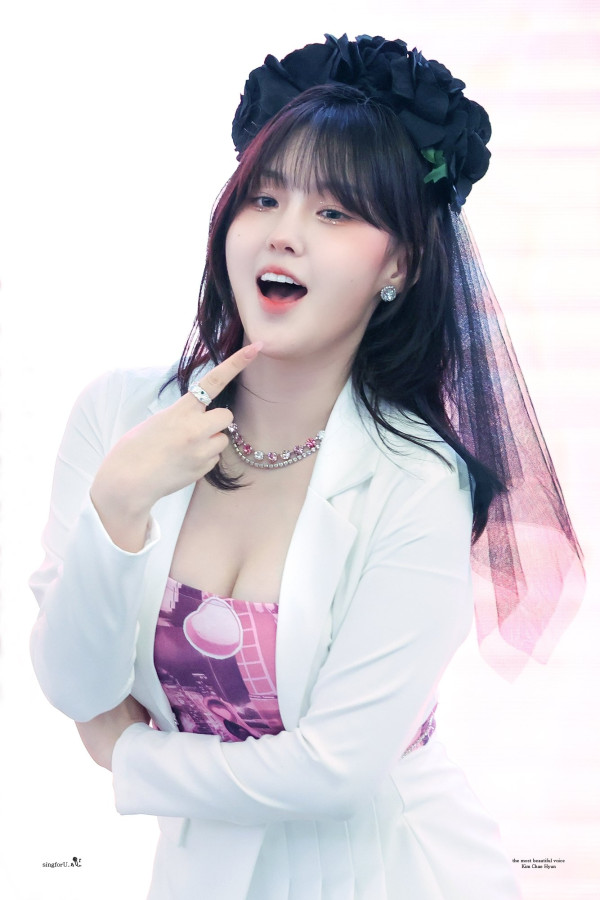 묵직한 튜브탑 케플러 김채현