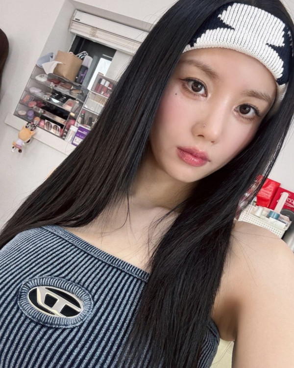 권은비 묵직한 골지 디젤 튜브탑