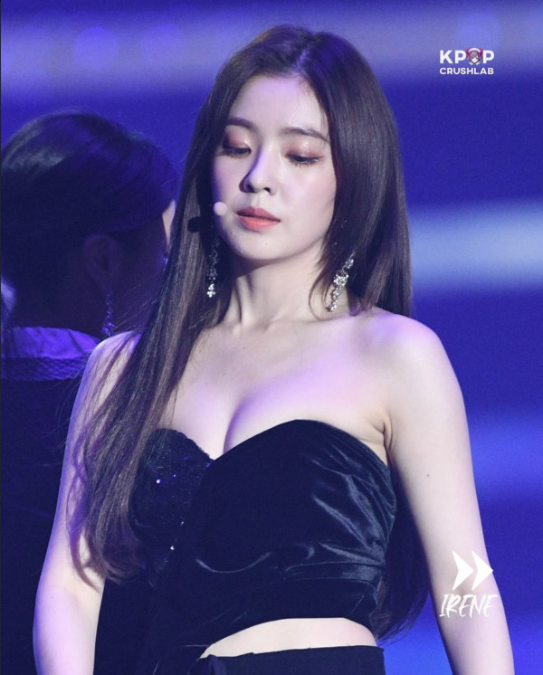 아이린 검정 오프숄더 란제리룩