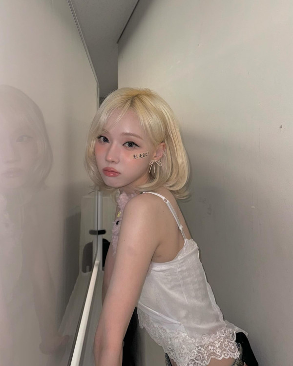 밴드를 붙인 에스파 윈터