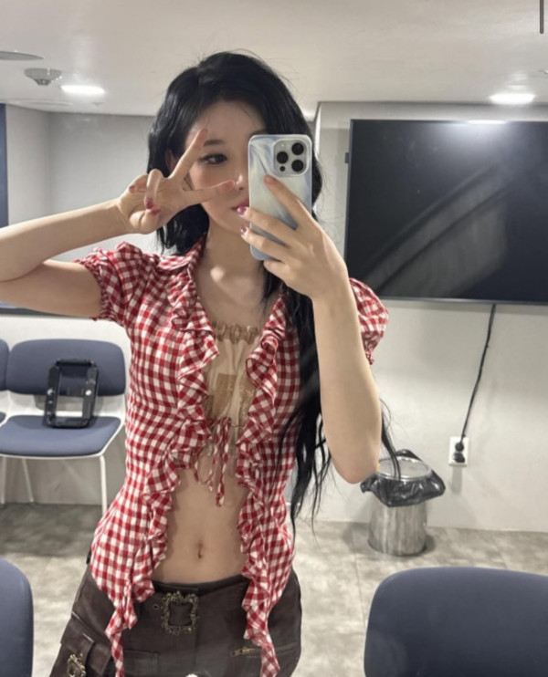 권은비 워터밤 의상을 입은 ITZY 채령.jpg