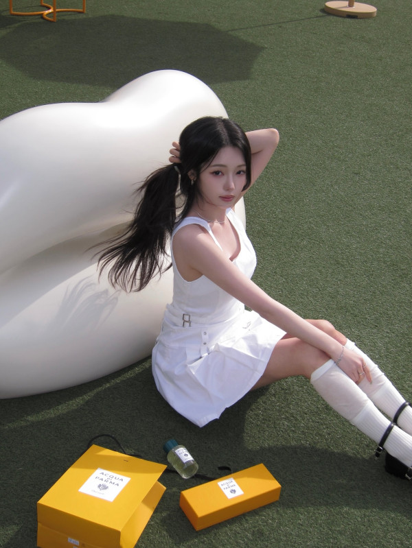 흰 원피스 프로미스나인 노지선