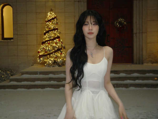 흰 끈나시 프로미스나인 백지헌.jpg