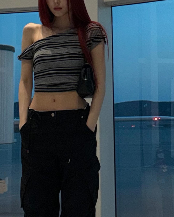 잘록한 허리배꼽 itzy 유나