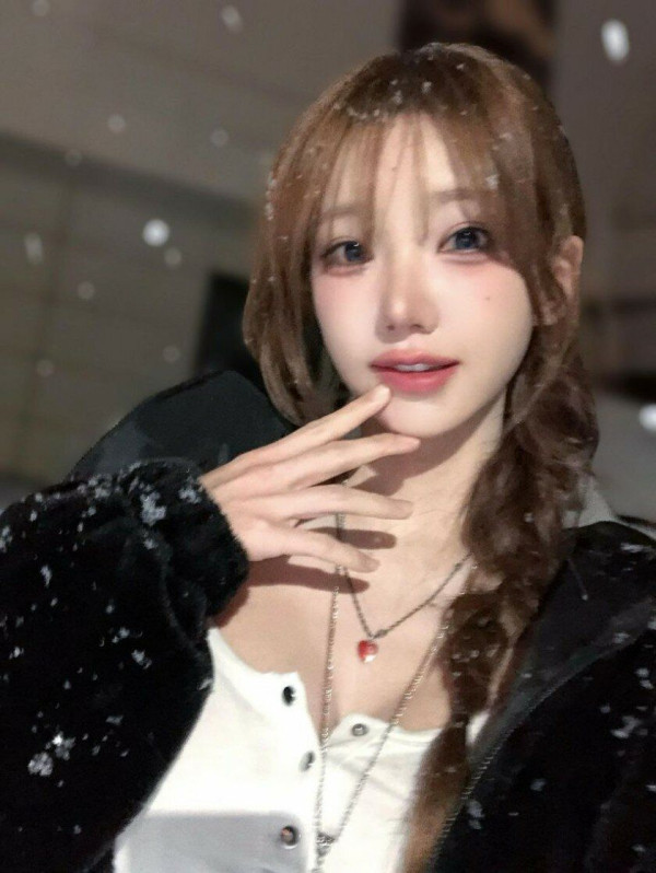 눈 맞는 QWER 마젠타