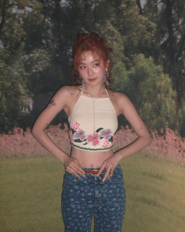 레이스 홀터넥 나시 상레드벨벳 슬기