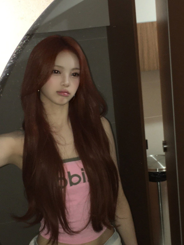 화장실 거울 셀카 하츠투하츠 이안