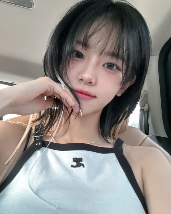 "실물 보면 충격적" QWER 쵸단, 운동으로 다져진 피지컬+극강 귀여움 '난리'