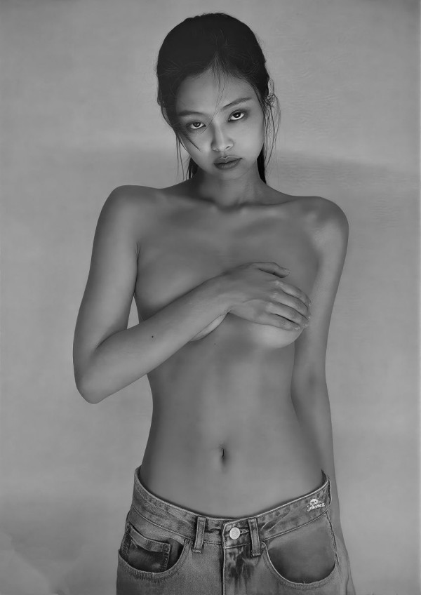 손으로 가린 블랙핑크 제니