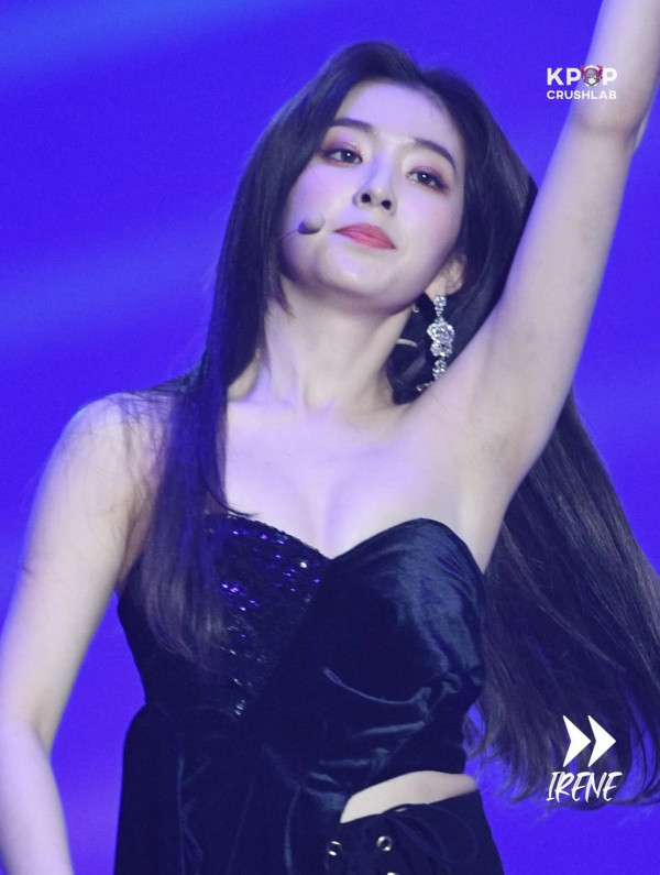 아이린 검정 오프숄더 란제리룩