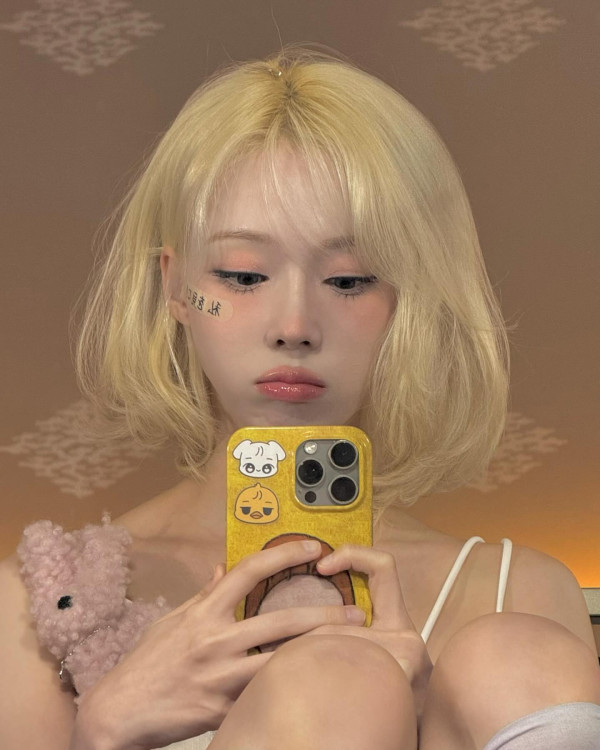 밴드를 붙인 에스파 윈터