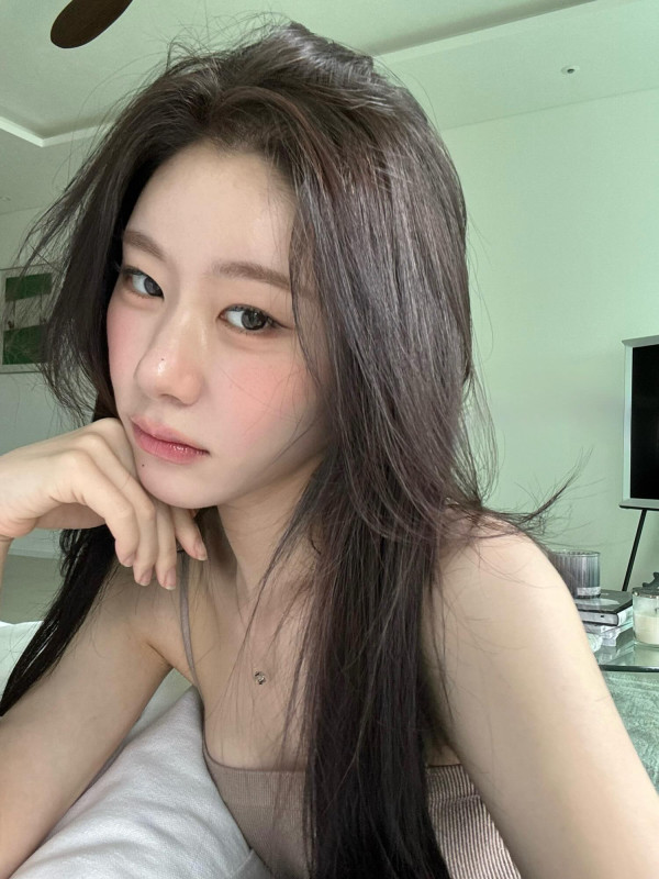 있지 채령 셀카