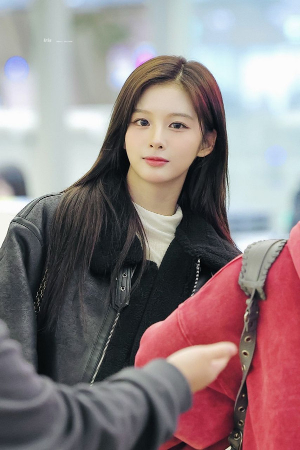 엔믹스 설윤 검정핫팬츠 + 검스