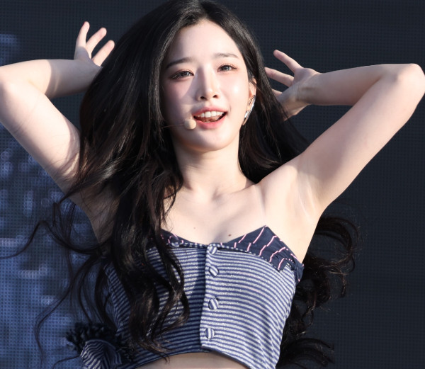 튜브탑 트리플에스 김유연