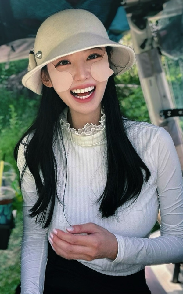 화이트 골프웨어 조현