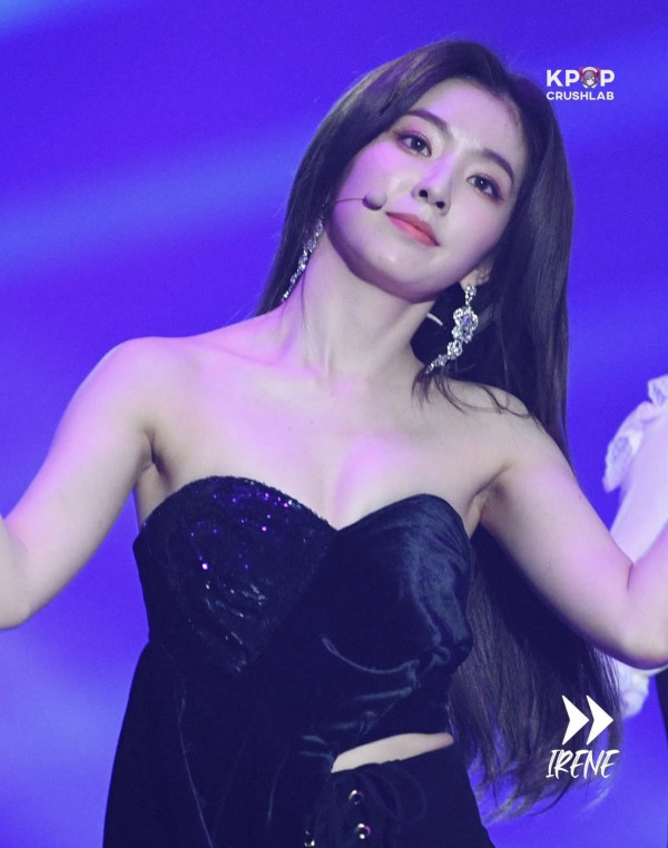 아이린 검정 오프숄더 란제리룩