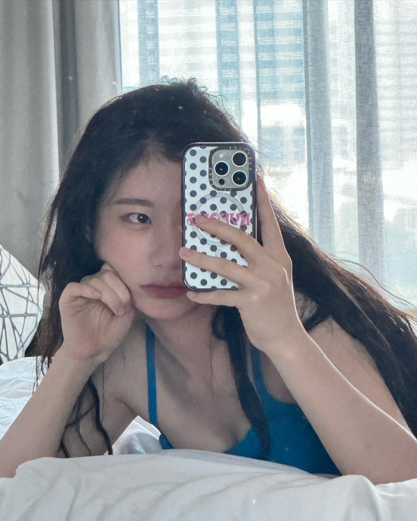 파란색 수영복 ITZY 채령