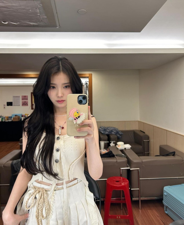 섹시해보이는 아이유 대만공연 셀카 사진들