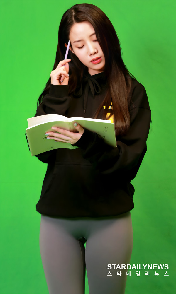 회색 레깅스 조현 몸매