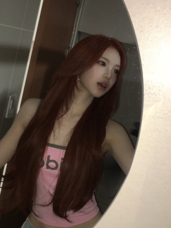 화장실 거울 셀카 하츠투하츠 이안