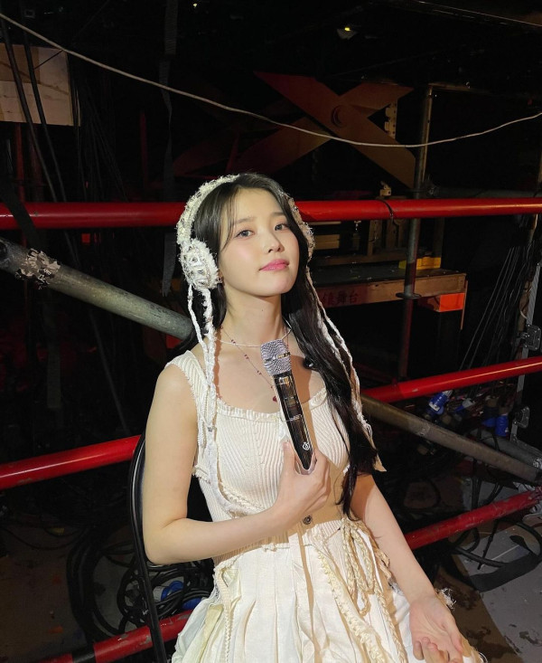 섹시해보이는 아이유 대만공연 셀카 사진들