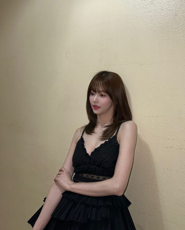 배우 한보름 검정 레이스 끈원피스