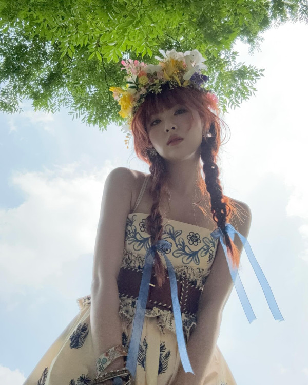 레이스 홀터넥 나시 상레드벨벳 슬기